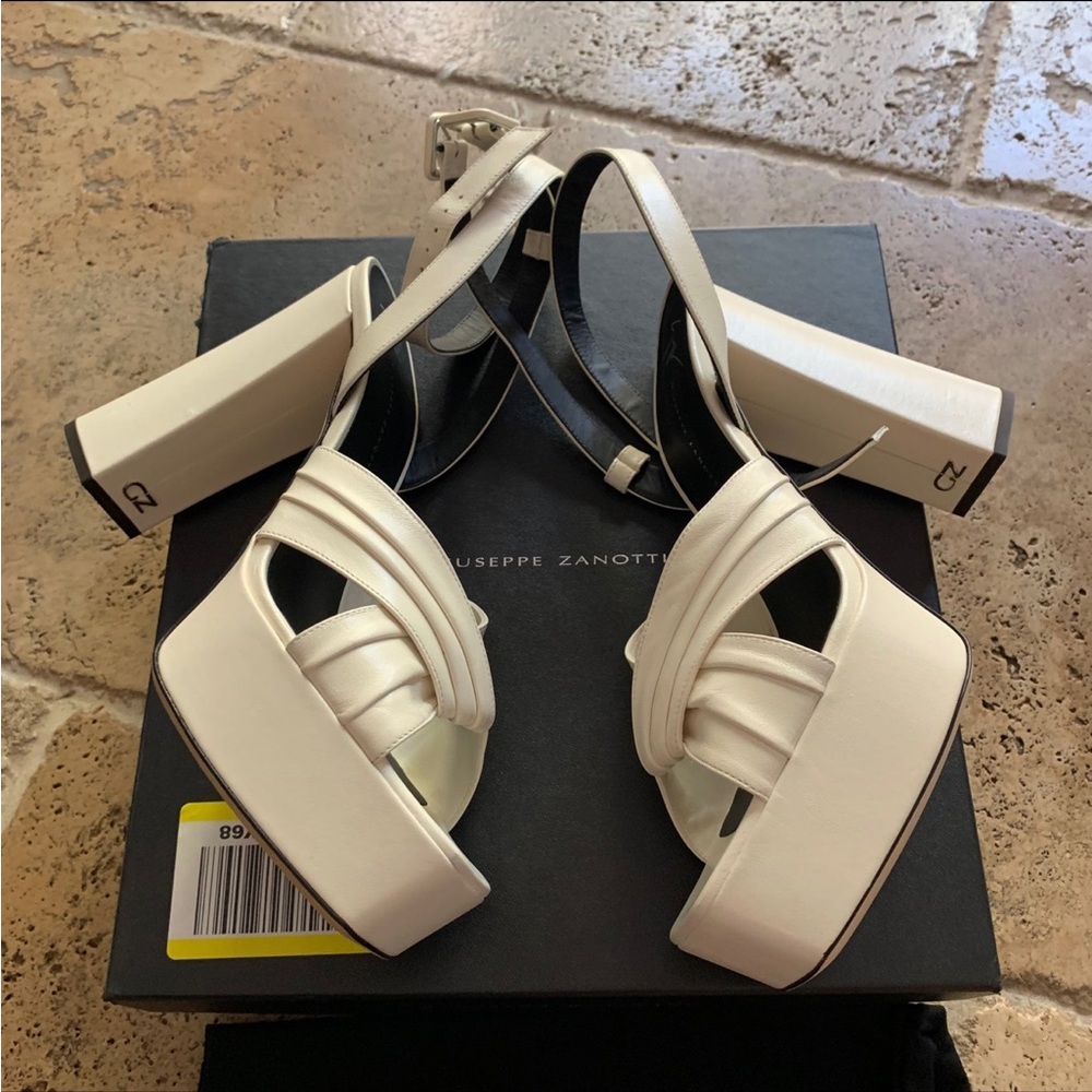 Giuseppe Zanotti Vegas Pleated Leather Platform Heel 40.5 10 10.5 Ivory White